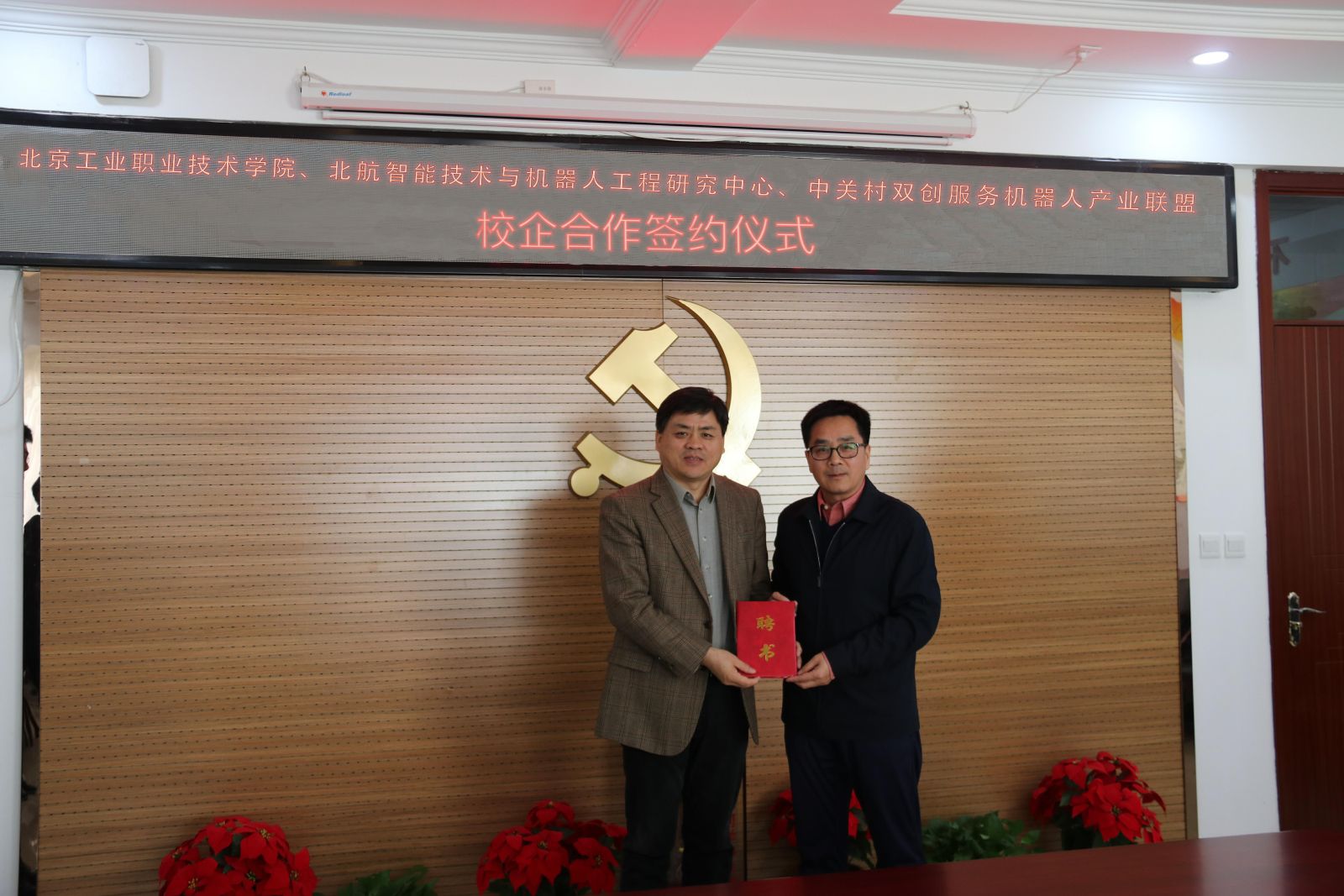 de061b4d1c2f452fade6a390184ac5dc.jpg de061b4d1c2f452fade6a390184ac5dc.jpg