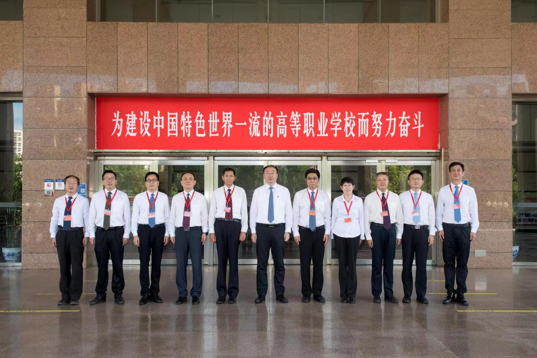 e2a4e56f62e746fb8097b69ee190a673.jpg e2a4e56f62e746fb8097b69ee190a673.jpg